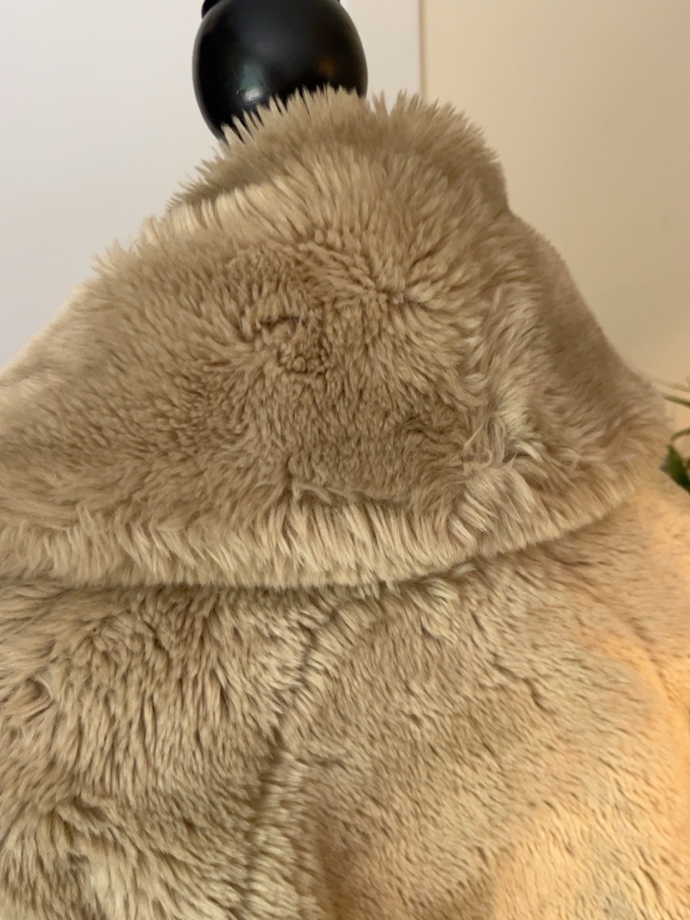 Vintage BYBLOS Italy Faux Fur Cocoon Statement Coat Beige Archival 80s 6057 - Picture 5 of 13